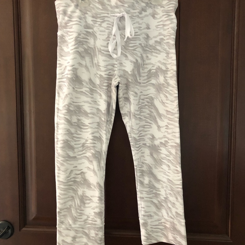 GapFit M cropped worked out legging w/ drawstring